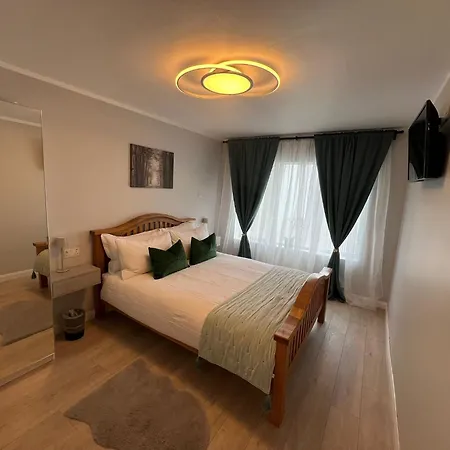 Private Entrance En-suite